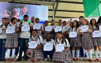 Más de 400 estudiantes de las Instituciones Educativas: Currulao, Coldesa Amstercol, 24 de Diciembre y Central del municipio de Turbo, culminaron exitosamente el proceso de formación con SENATIC.